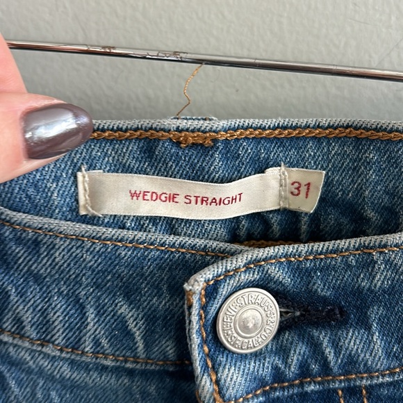 Levi’s Wedgie Straight Jeans - Picture 2 of 7